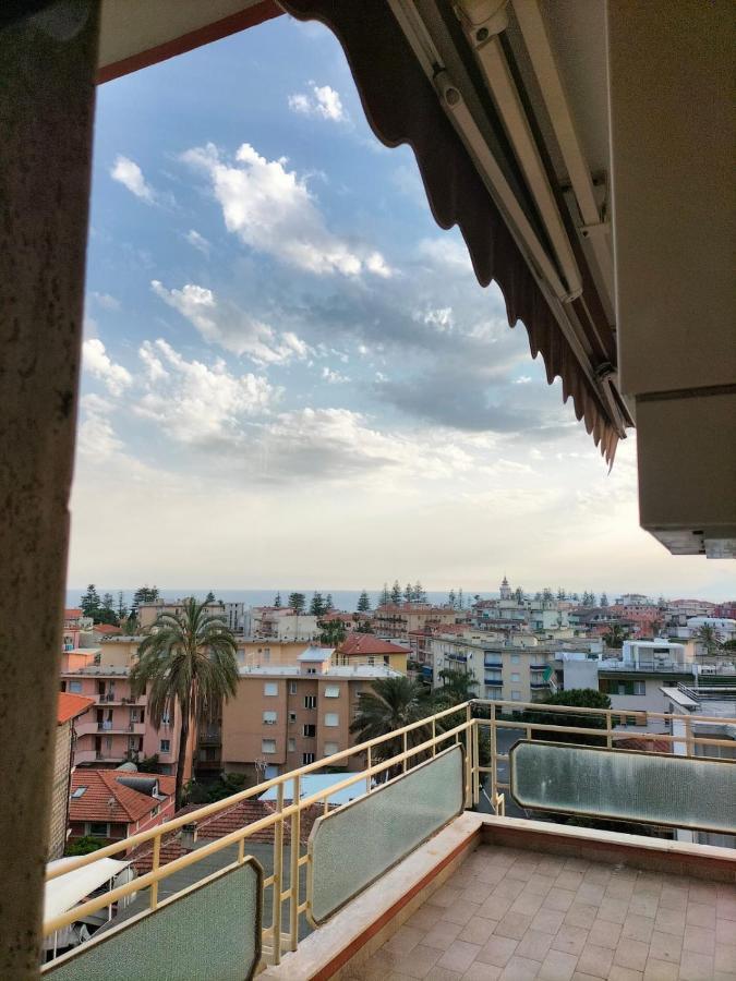 Attico Con Vista Mozzafiato Lägenhet Bordighera Exteriör bild