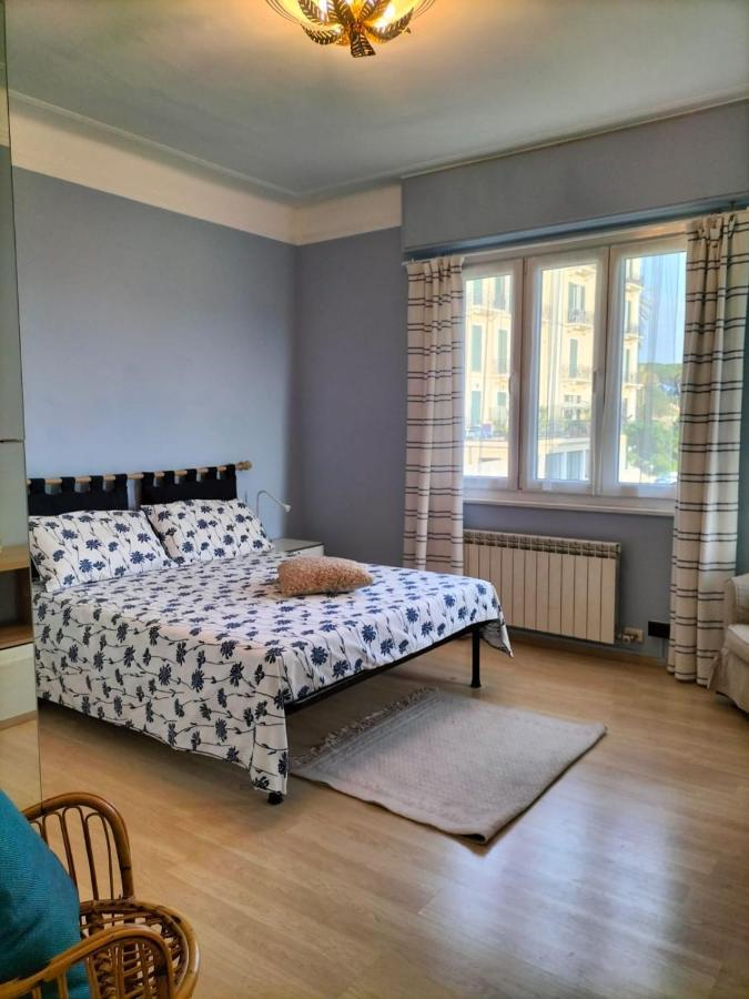Attico Con Vista Mozzafiato Lägenhet Bordighera Exteriör bild