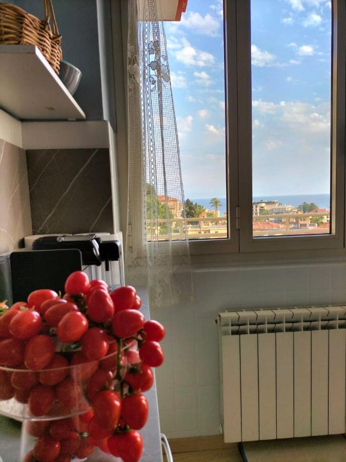 Attico Con Vista Mozzafiato Lägenhet Bordighera Exteriör bild